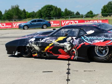 У Луцьку стартували видовищні змагання дрег-рейсерів. ФОТО