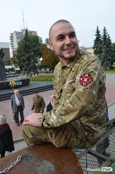 Батальйону «Айдар» подарували «броньовика». ФОТО