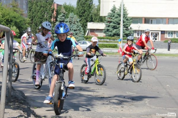 Велодень у Луцьку зібрав більше тисячі людей. ФОТО 