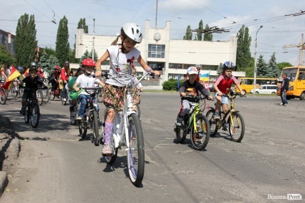 Велодень у Луцьку зібрав більше тисячі людей. ФОТО 