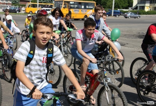 Велодень у Луцьку зібрав більше тисячі людей. ФОТО 