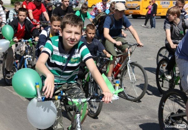 Велодень у Луцьку зібрав більше тисячі людей. ФОТО 