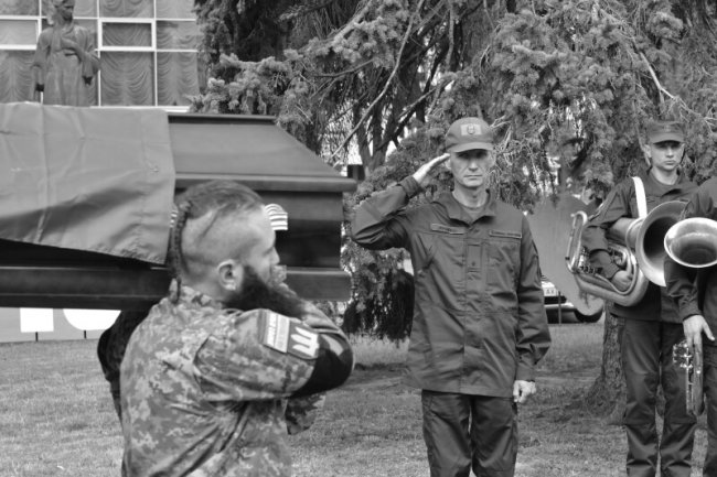 У Луцьку попрощалися з Героєм Ігорем Дуплієм, який більше року вважався зниклим безвісти. ФОТО