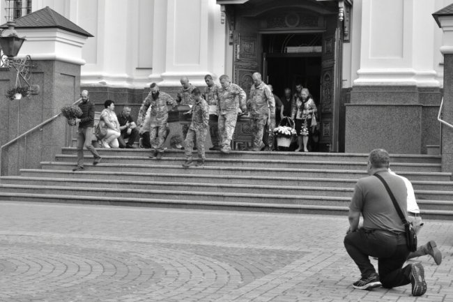 У Луцьку попрощалися з Героєм Ігорем Дуплієм, який більше року вважався зниклим безвісти. ФОТО