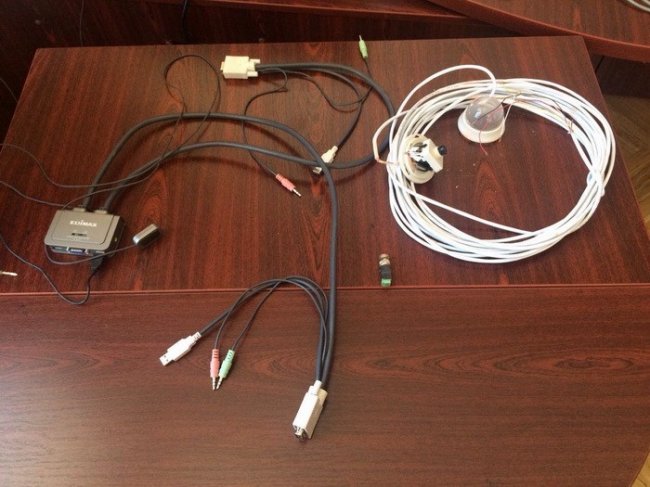 Під час обшуків у запорізькій мерії знайшли прослушку і приховані камери