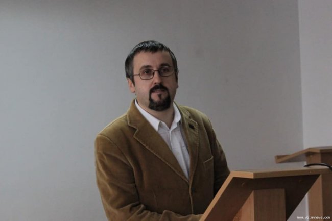 Пари без спідниці, прогули і танці від лектора: викладачі ВНУ розповіли про своє студентське життя. ФОТО