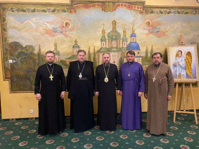 Голова ПЦУ митрополит Епіфаній вручив іменний хрест волинському священнику. ФОТО