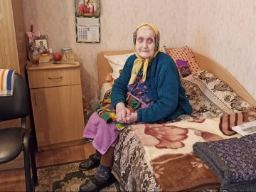 У неї завжди лежить жовто-блакитний прапор: як живе остання зв’язкова УПА з Волині. ФОТО