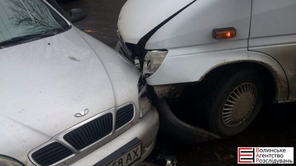 ДТП у Луцьку: на Шопена вантажівка зіткнулася з легковиком. ФОТО