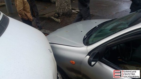 ДТП у Луцьку: на Шопена вантажівка зіткнулася з легковиком. ФОТО