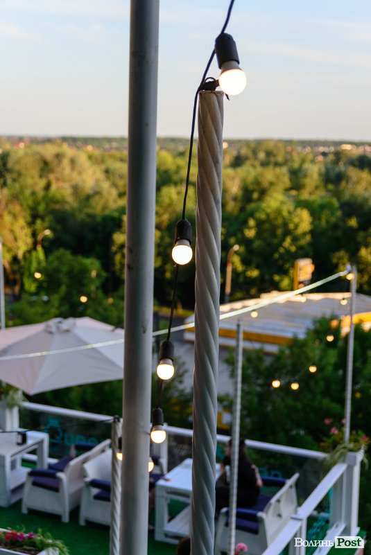 У Луцьку відкрили нову літню терасу із неймовірним краєвидом на місто*