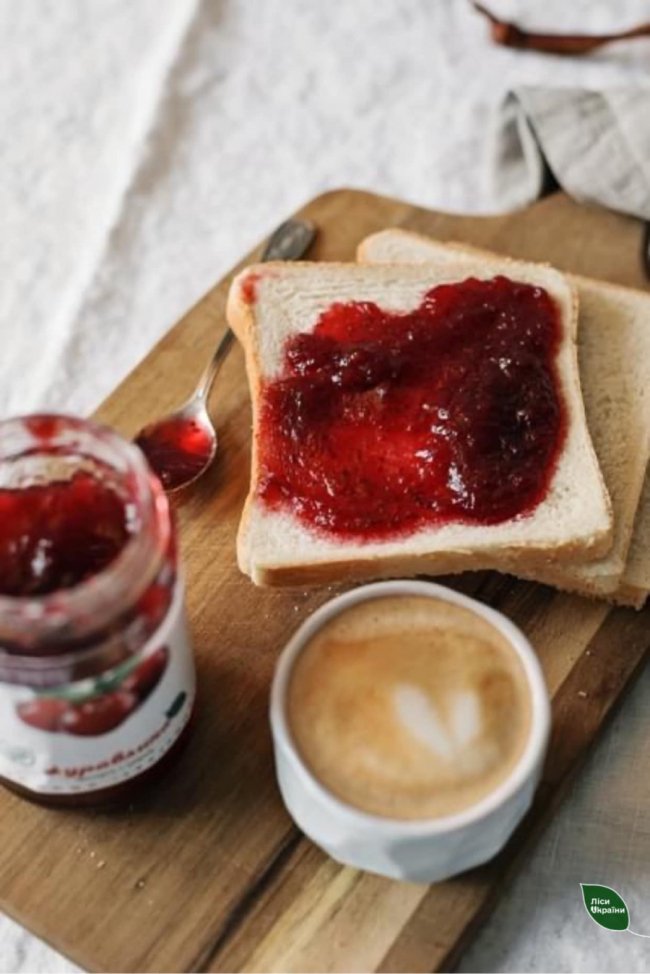 Час журавлини: на Волині лісівники завершують ягідний сезон