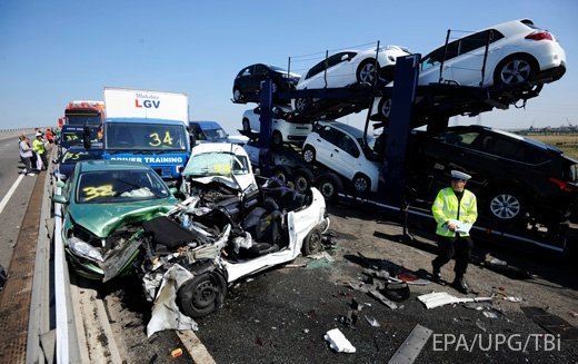 У Британії в аварії зіткнулося понад сто авто. ФОТО