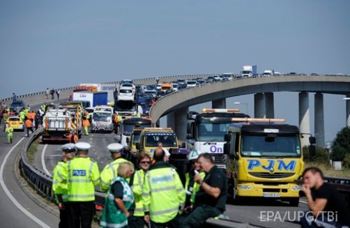У Британії в аварії зіткнулося понад сто авто. ФОТО