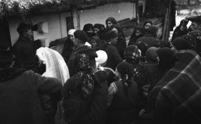 Весілля у «церковному селі» на Волині 80 років тому. РЕТРОФОТО