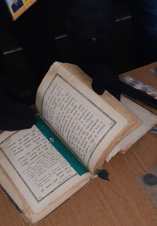 В пасажира рейсового автобуса «Ковель-Брест» знайшли старовинні монети та Псалтир 18 століття. ФОТО