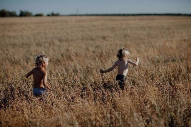 Дитяче літо без ґаджетів та Інтернету у світлинах польського фотографа