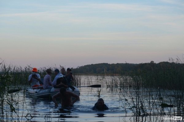 Нардеп переплив Світязь. ФОТО