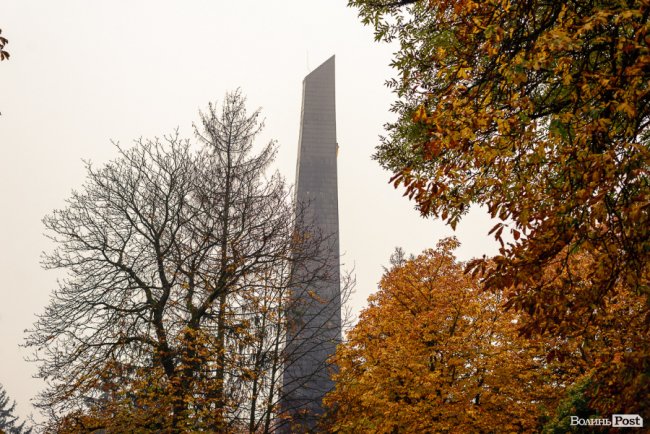 Місто, оповите легким серпанком туману: осінній Луцьк у фото 