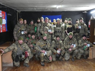 Захисникам із 100-ої бригади ТрО вручили нагороди за героїзм