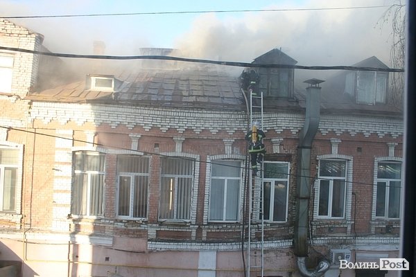 Пожежа в центрі Луцька. ФОТОРЕПОРТАЖ