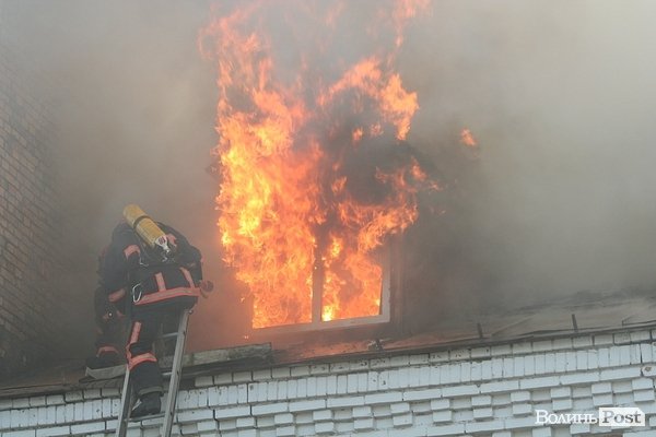 Пожежа в центрі Луцька. ФОТОРЕПОРТАЖ