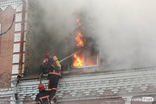 Пожежа в центрі Луцька. ФОТОРЕПОРТАЖ