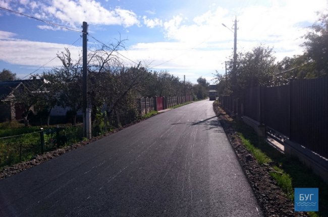 В місті на Волині активно асфальтують вулиці. ФОТО