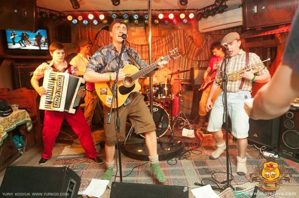 Як у Луцьку танцювали під закарпатський рок-н-рол. ФОТО