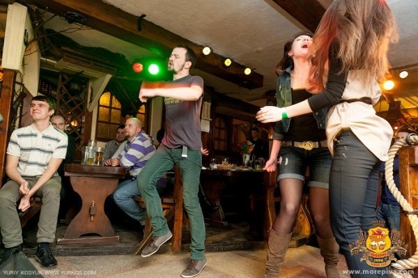 Як у Луцьку танцювали під закарпатський рок-н-рол. ФОТО