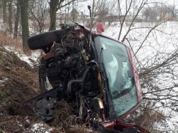 У Рожищенському районі автівка злетіла у кювет: травмувався водій. ФОТО