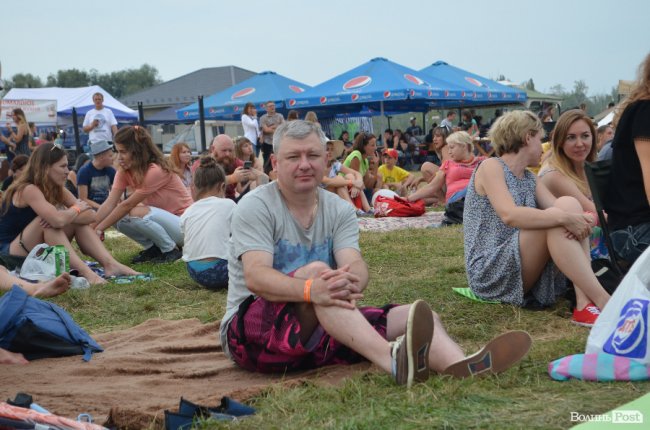 Не молоддю єдиною: як на «Бандерштаті» відпочивають «поважні» фестивальники. ФОТО 