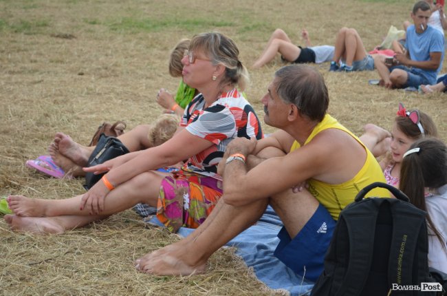 Не молоддю єдиною: як на «Бандерштаті» відпочивають «поважні» фестивальники. ФОТО 