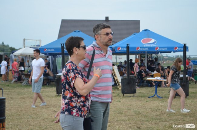 Не молоддю єдиною: як на «Бандерштаті» відпочивають «поважні» фестивальники. ФОТО 