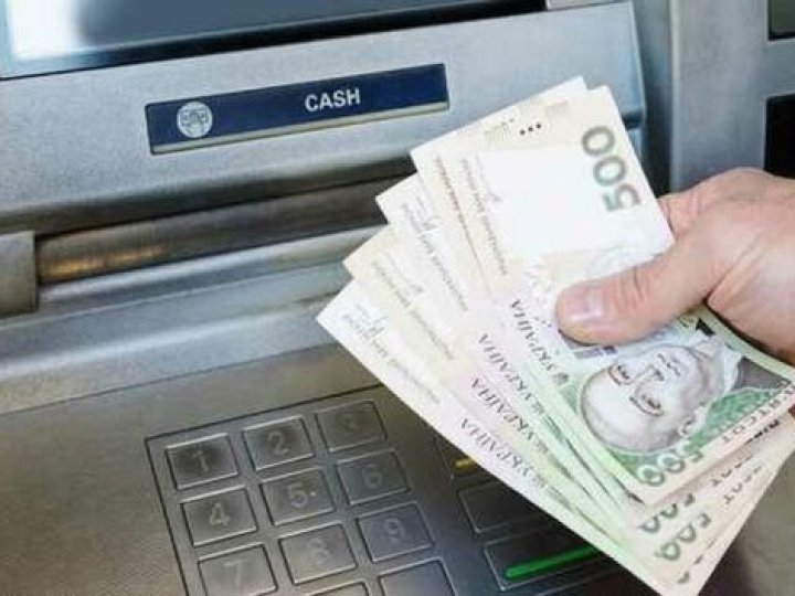 Ліміти на готівку: яку суму дозволить знімати ПриватБанк у наступному році