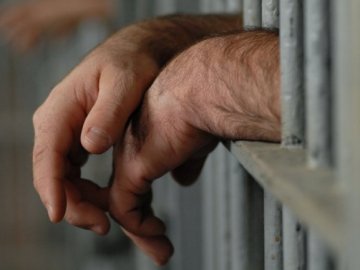 Вдарив п'яного односельця: волинянин за ненавмисне вбивство сяде за ґрати на три з половиною роки