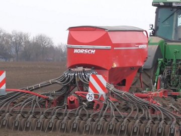 На Волині аграрії почали сіяти пшеницю. ВІДЕО