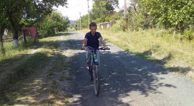 Волиняни власноруч відремонтували дорогу за 40 тисяч гривень. ФОТО