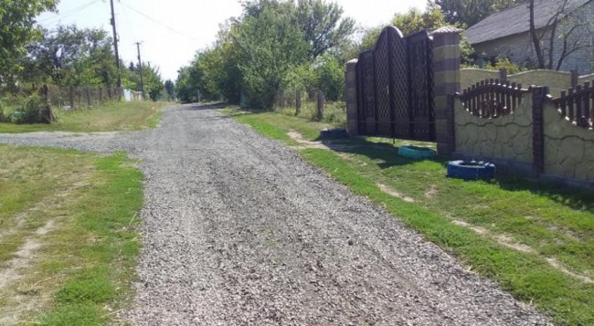 Волиняни власноруч відремонтували дорогу за 40 тисяч гривень. ФОТО