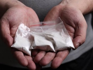 Під дією наркотиків та з пістолетом: на Волині поліцейські затримали правопорушника