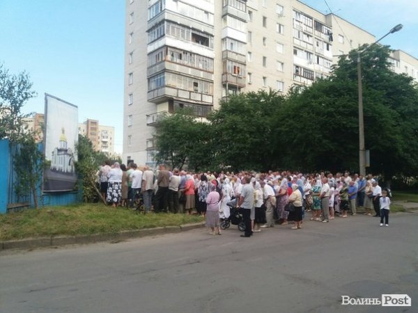 Чимало лучан прийшло на Богослужіння.