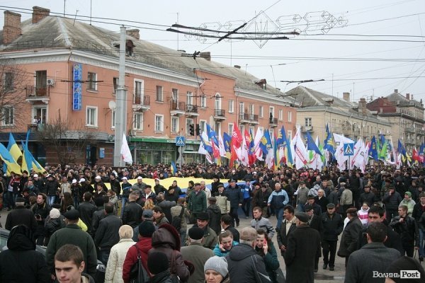 «Вставай, Україно» у Луцьку: обличчя протесту. ФОТО