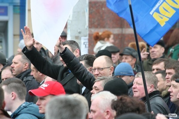 «Вставай, Україно» у Луцьку: обличчя протесту. ФОТО