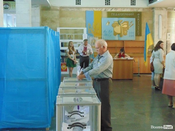 Луцьк голосує. ФОТО