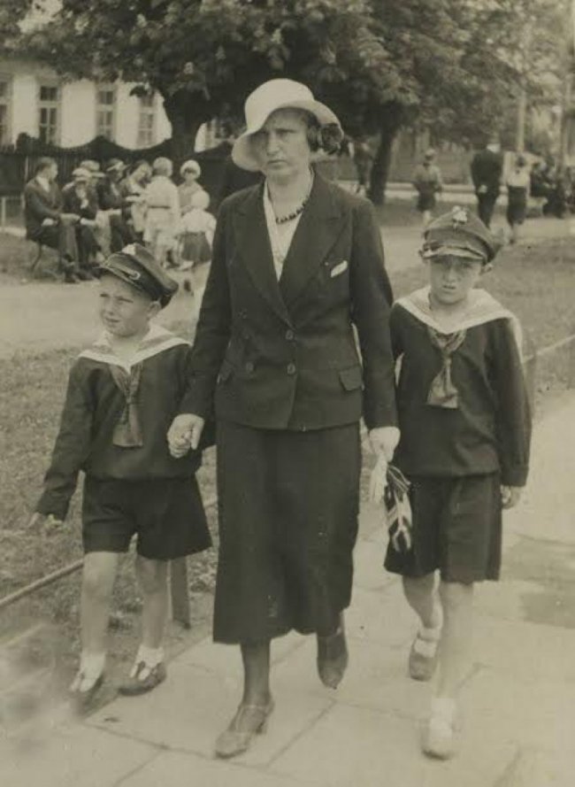 Вбрання дітей з Волині у міжвоєнний період. РЕТРОФОТО 