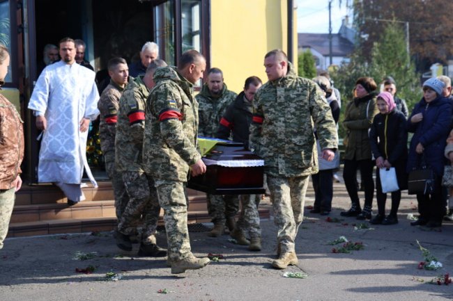 У Луцьку попрощалися із загиблим Героєм Вадимом Мохначем