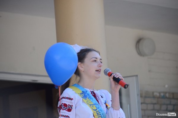 У Луцьку - останній дзвінок для школярів. ФОТО