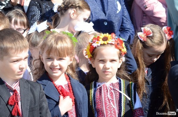 У Луцьку - останній дзвінок для школярів. ФОТО