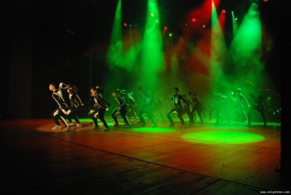 Танці пам’яті Майкла Джексона у Луцьку. ФОТО