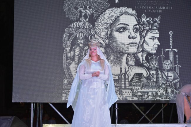 Громада Києва подарувала Луцьку пам'ятник. ФОТО